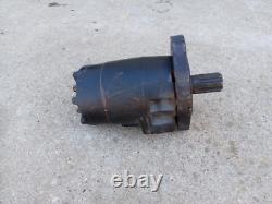 Eaton Char-lynn 158-3984-001 Hydraulic Drive Motor Nos Splined shaft Danfoss