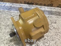 Eaton Hydraulic High Torque Motor Skid Steer John Deere New Holland 71302 DAN