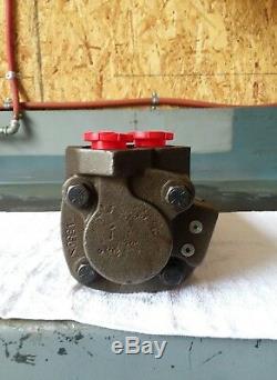 GENUINE Char Lynn Eaton Hydraulic Motor 112-1009-005 tapered shaft (Re-man)
